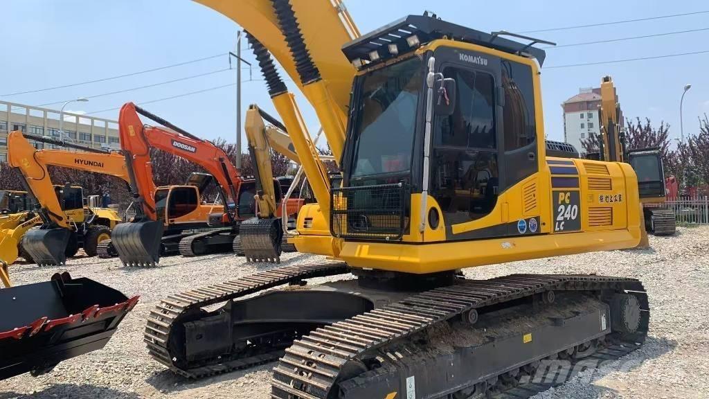 Komatsu PC 240 LC حفارات زحافة