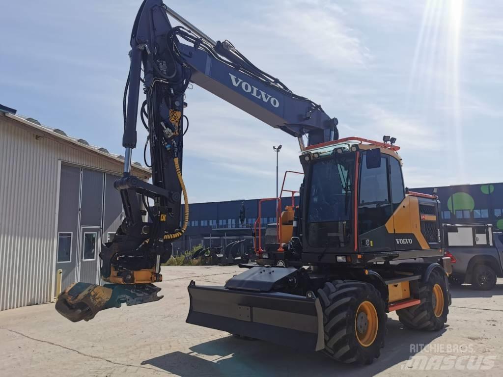 Volvo EW160E حفارات بعجل