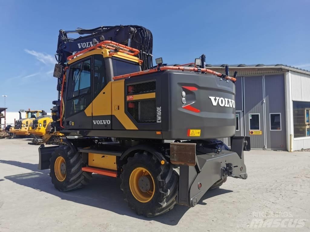 Volvo EW160E حفارات بعجل