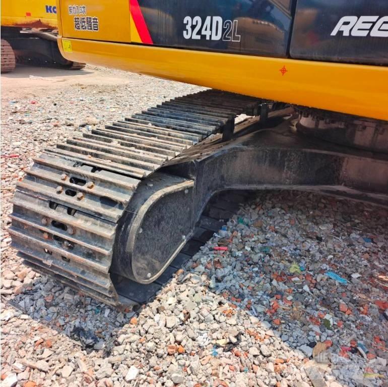 CAT 324 D2L حفارات زحافة