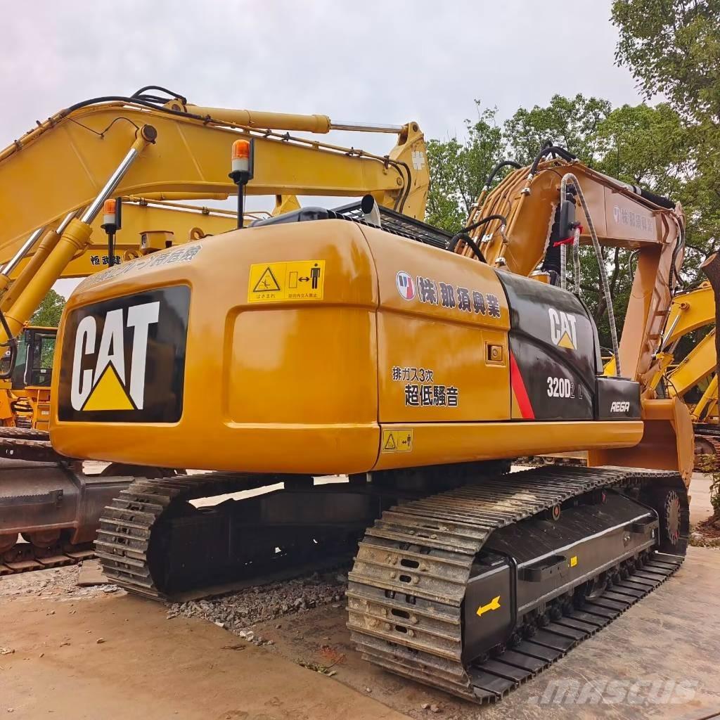 CAT 320 D2L حفارات زحافة