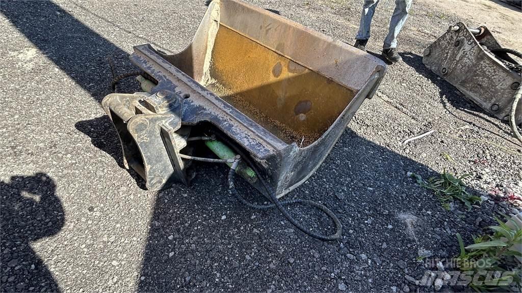JCB 4CX PRO لوادر ذات جرافات عكسية