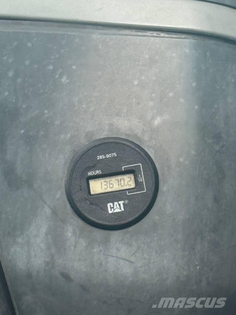 CAT M 325 D MH حفارات بعجل