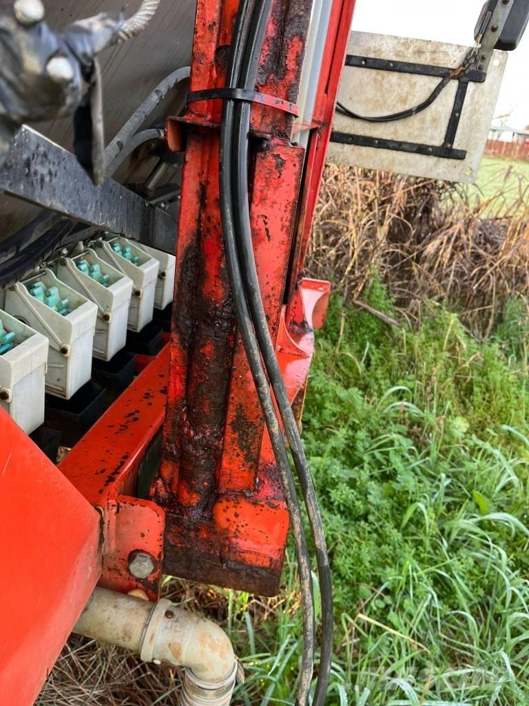  DAMAX 1700 R ماكينات وملحقات البذر الأخرى