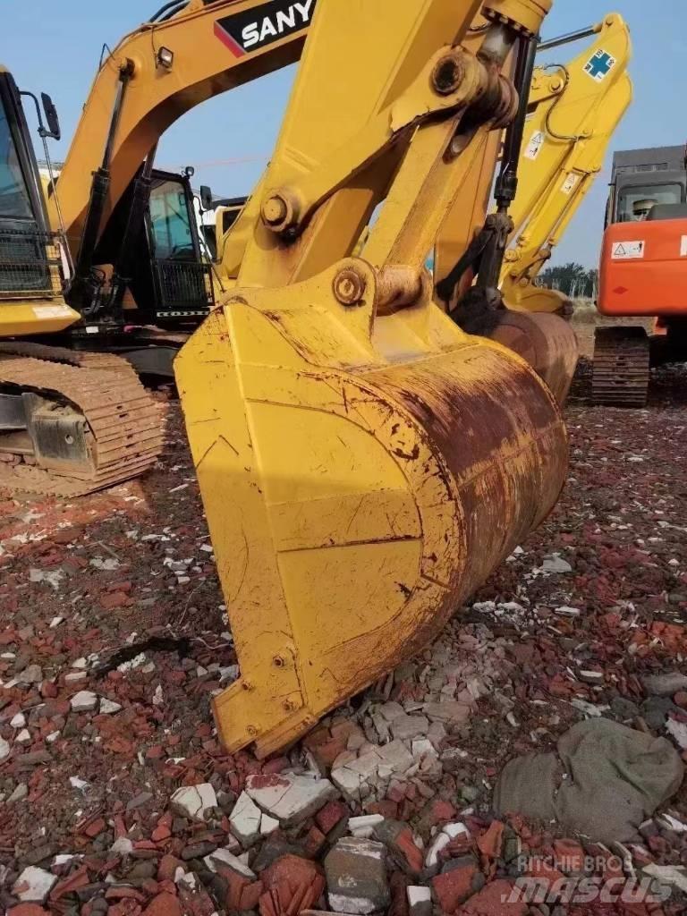 Komatsu PC 210 حفارات زحافة