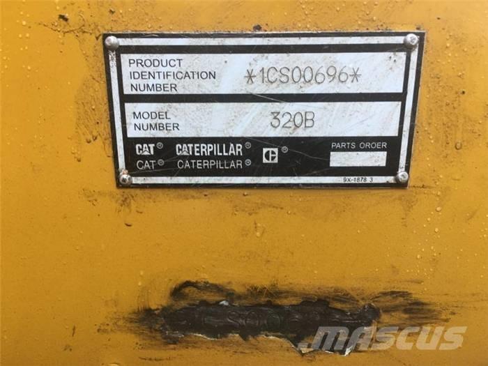 CAT 320 B حفارات زحافة