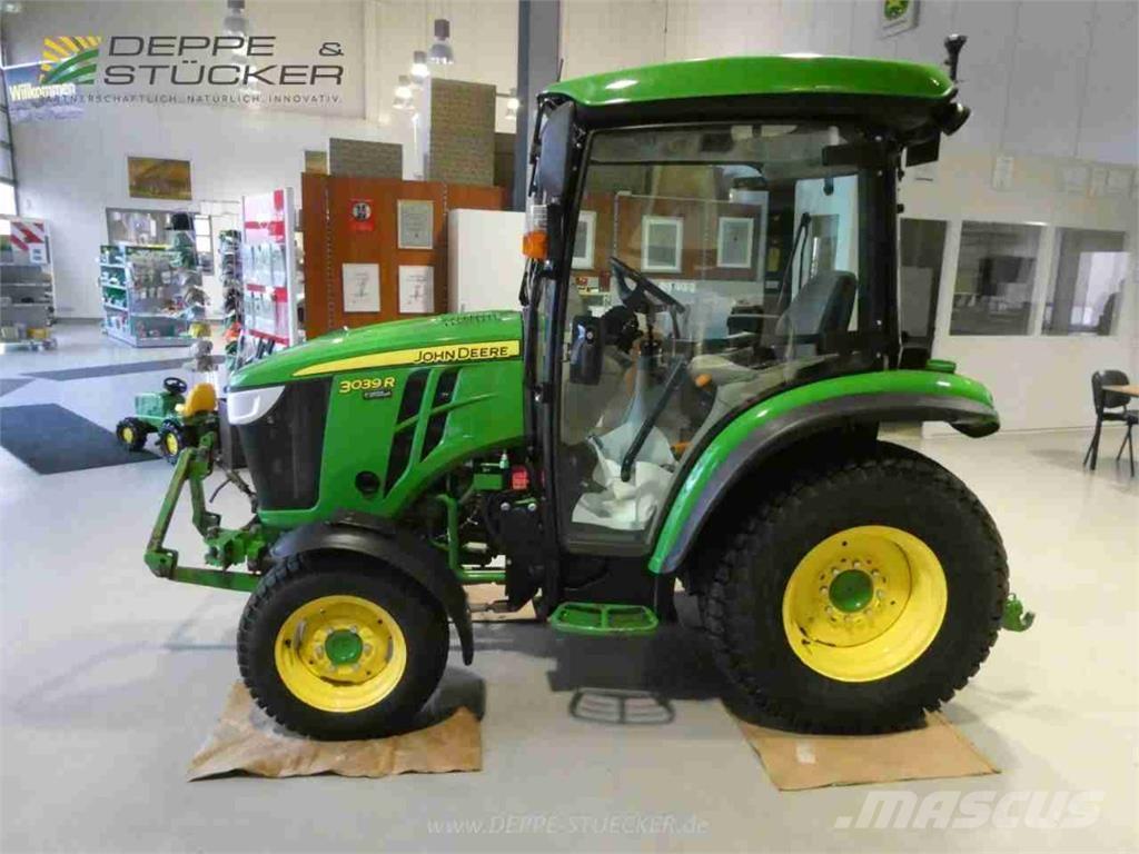 John Deere 3039R جرارات مدمجة