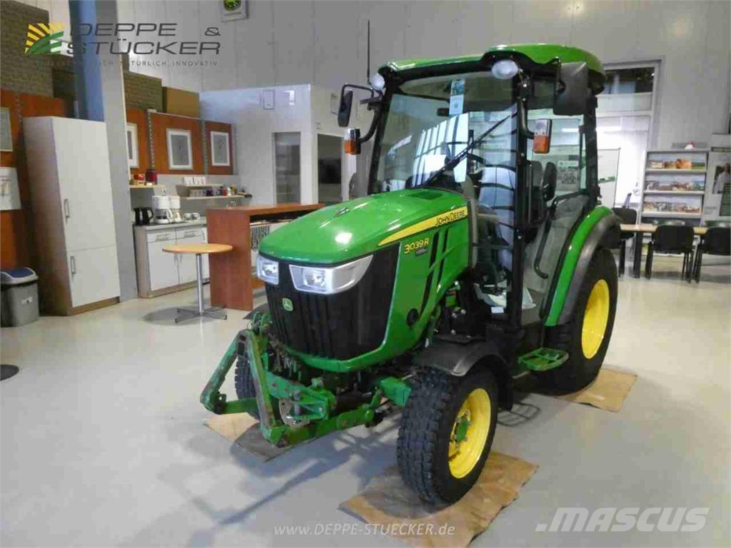 John Deere 3039R جرارات مدمجة