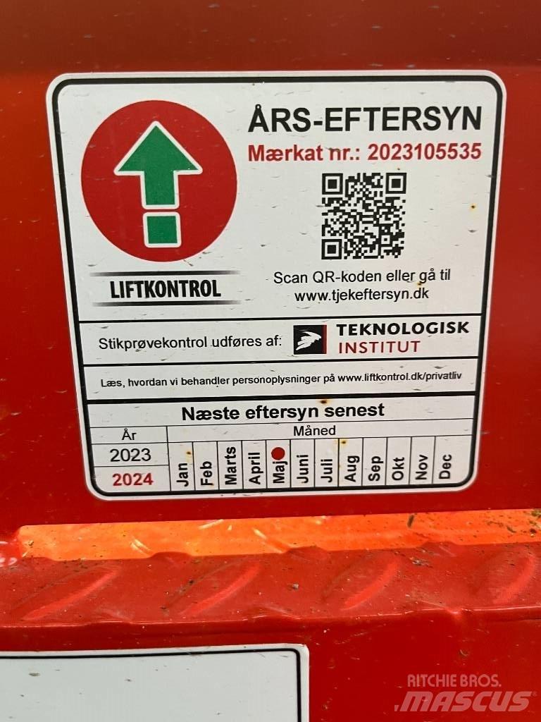 SkyJack SJ 6832 RTE رافعات مقصية الشكل