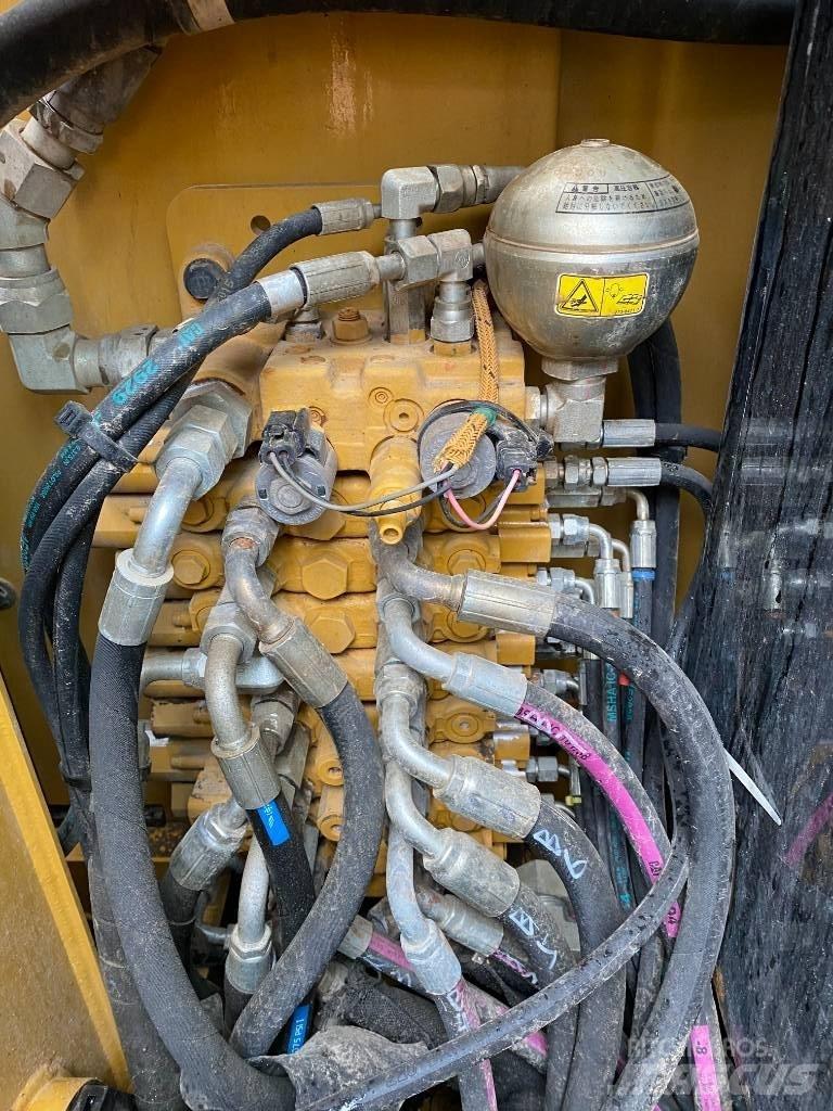 CAT 305.5 حفارات زحافة