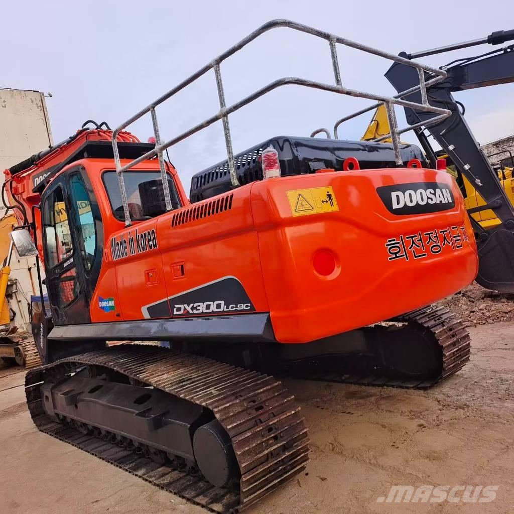 Doosan DX 300 حفارات زحافة