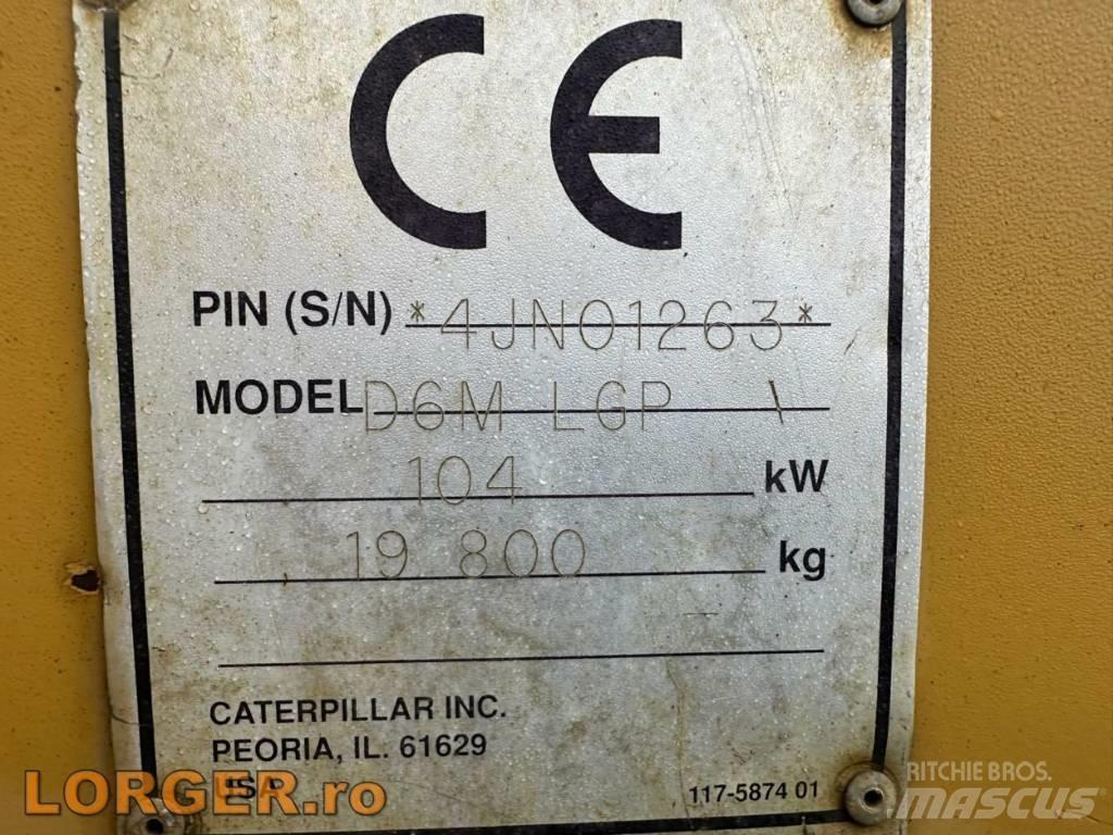 CAT D 6 M LGP بلدوزرات مجنزرة