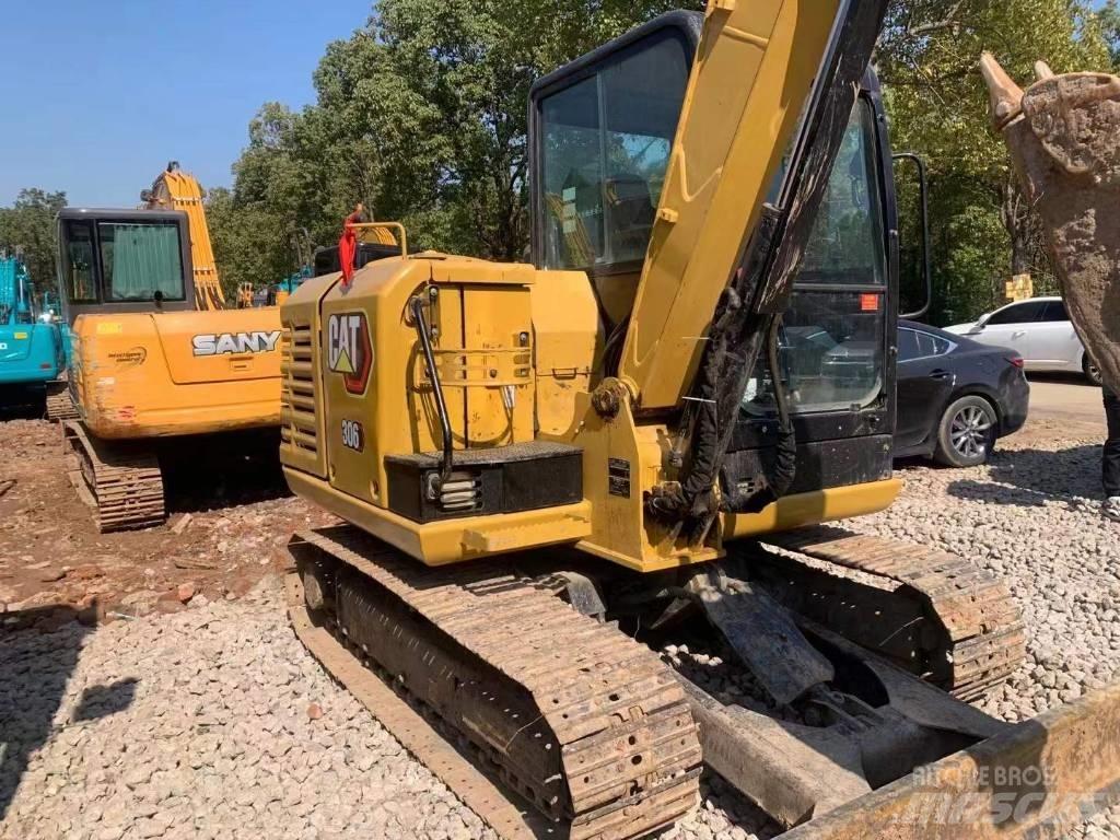 CAT 306 حفارات زحافة