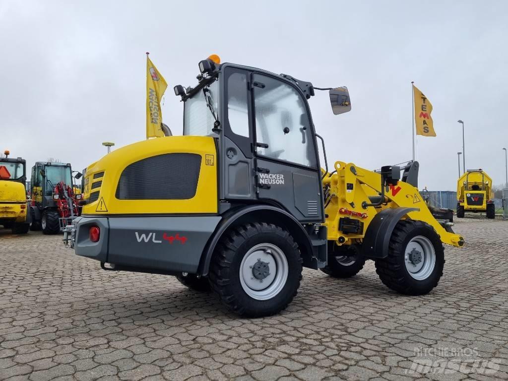 Wacker Neuson WL44 لوادر بعجل