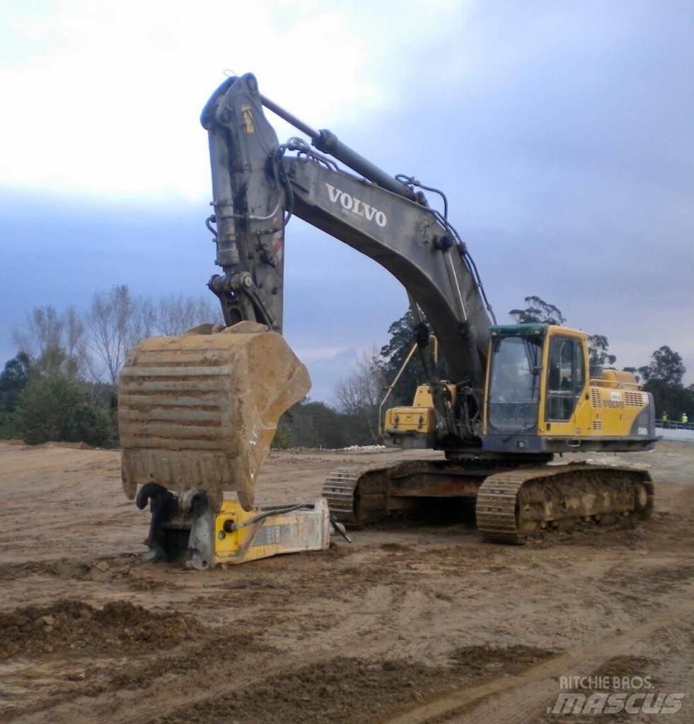 Volvo EC 460 B LC حفارات زحافة