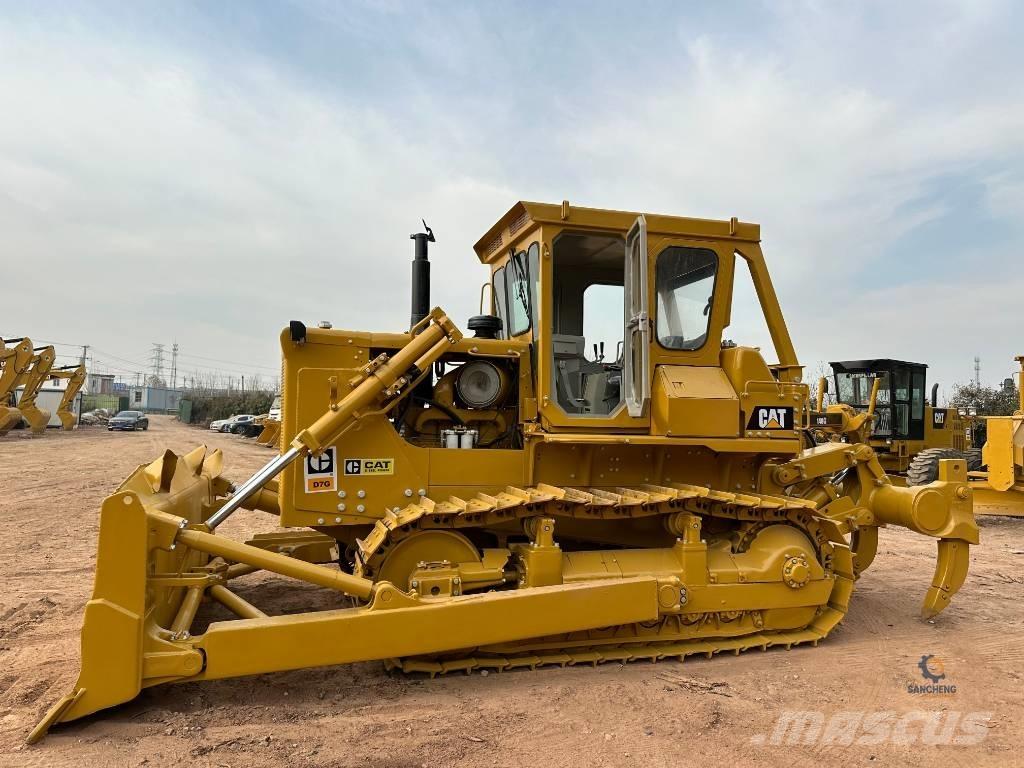 CAT D 7 G بلدوزرات مجنزرة