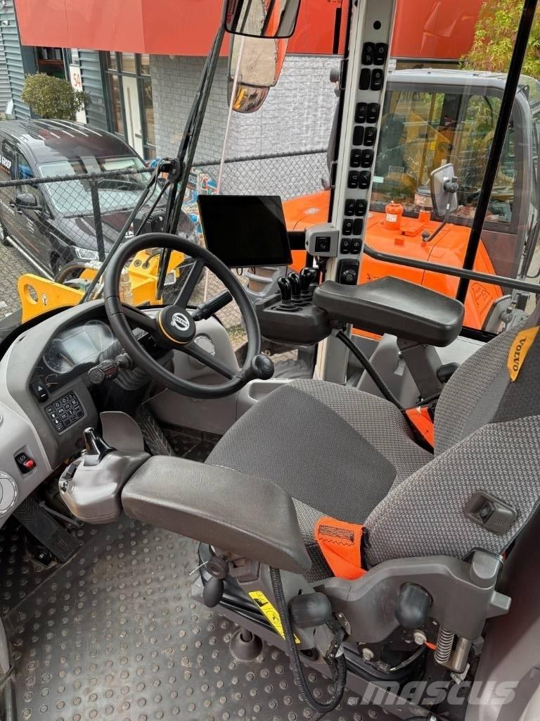 Volvo L 120 H لوادر بعجل