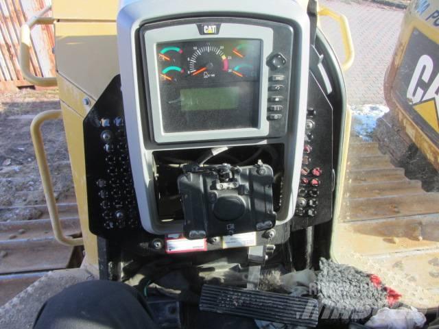 CAT D 7 E بلدوزرات مجنزرة