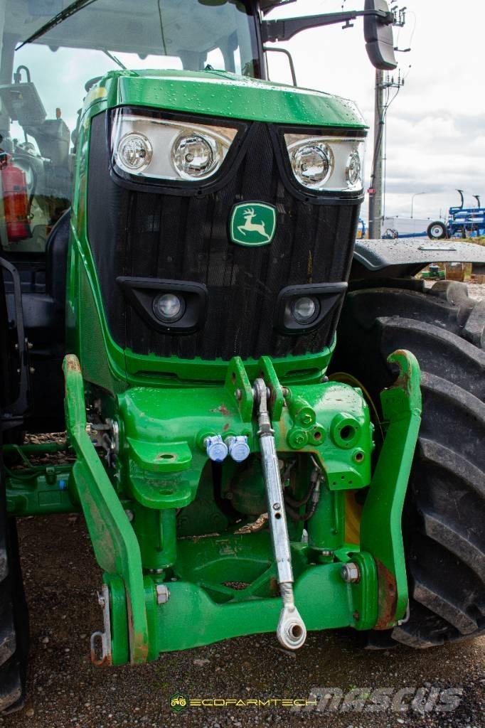 John Deere 6215 R الجرارات