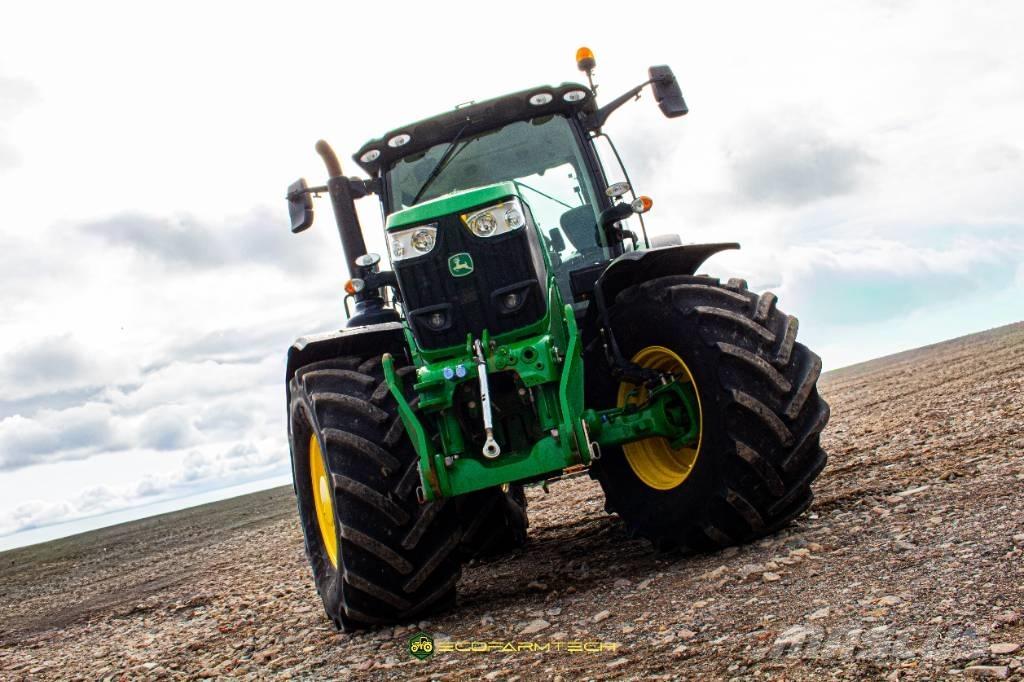 John Deere 6215 R الجرارات