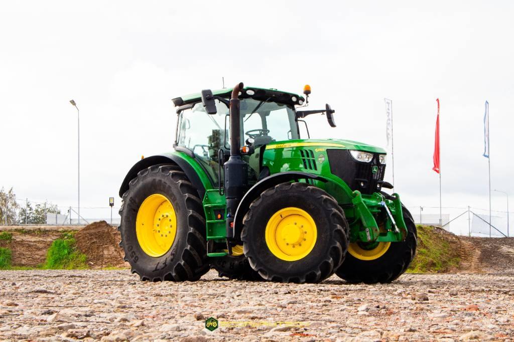 John Deere 6215 R الجرارات