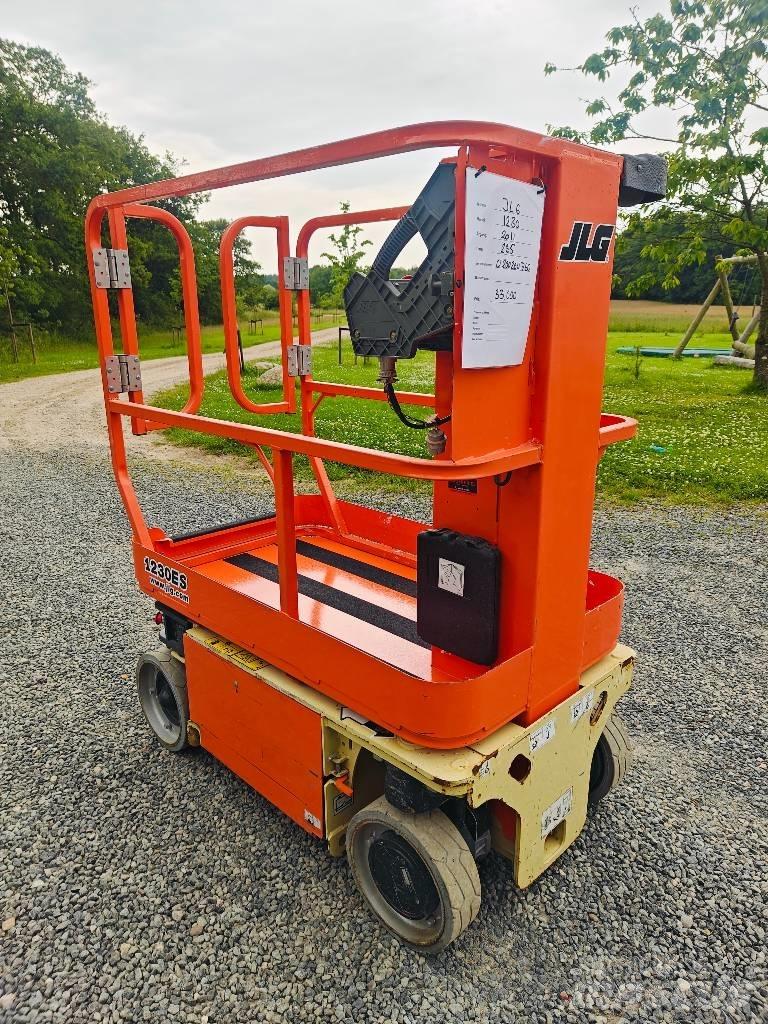 JLG 1230 ES رافعات السارية الرأسية