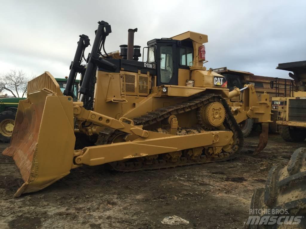 CAT D 10 N بلدوزرات مجنزرة