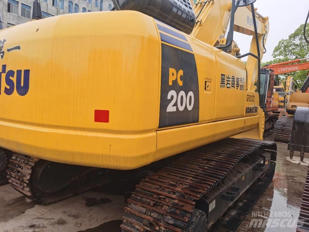 Komatsu PC 200-8 حفارات زحافة