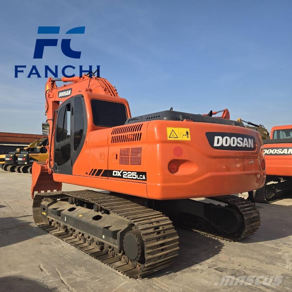 Doosan DX 225 LC حفارات زحافة