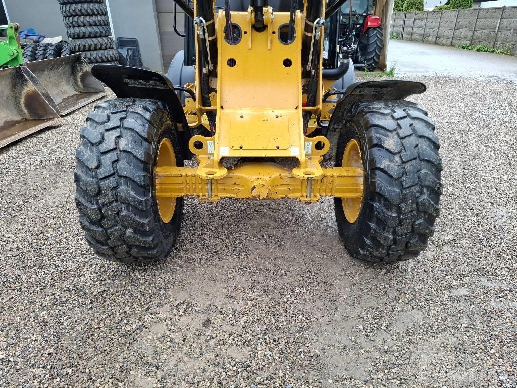 CAT 908 M لوادر بعجل