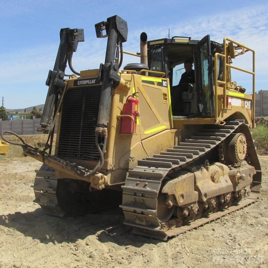 CAT D 8 T بلدوزرات مجنزرة