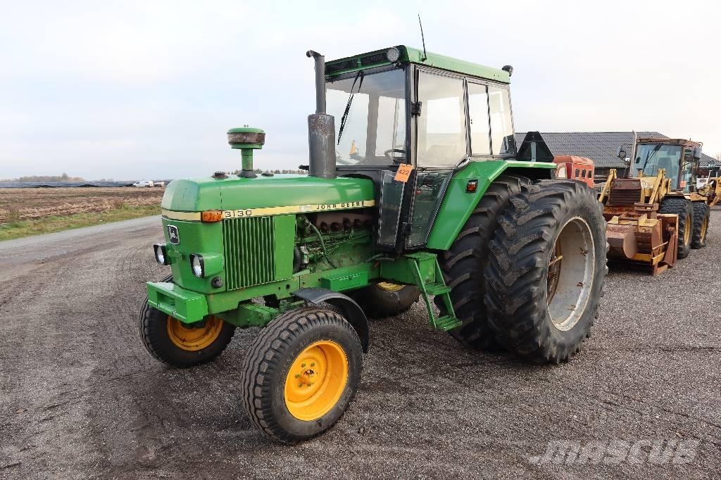 John Deere 3130 الجرارات