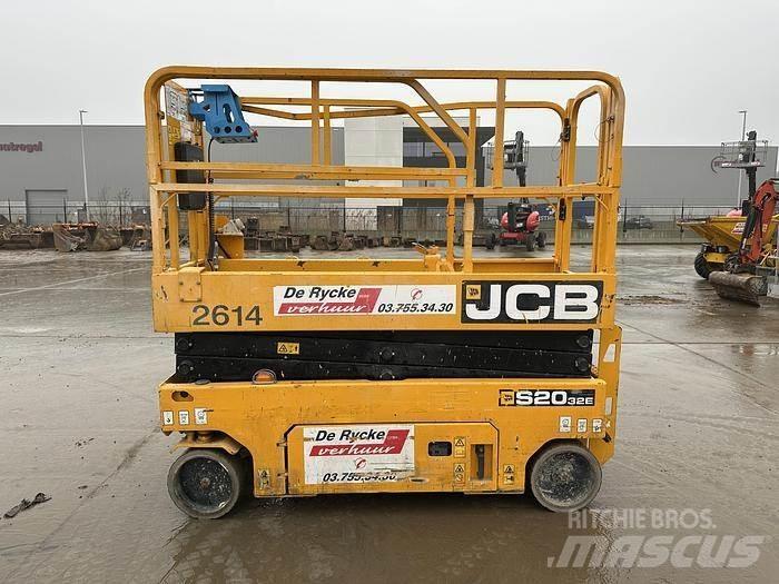 JCB S2032E رافعات ومنصات أخرى
