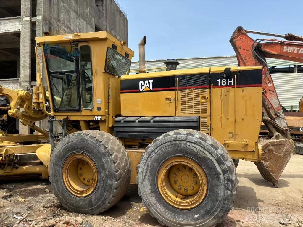 CAT 16 H معدات تمهيد الطرق