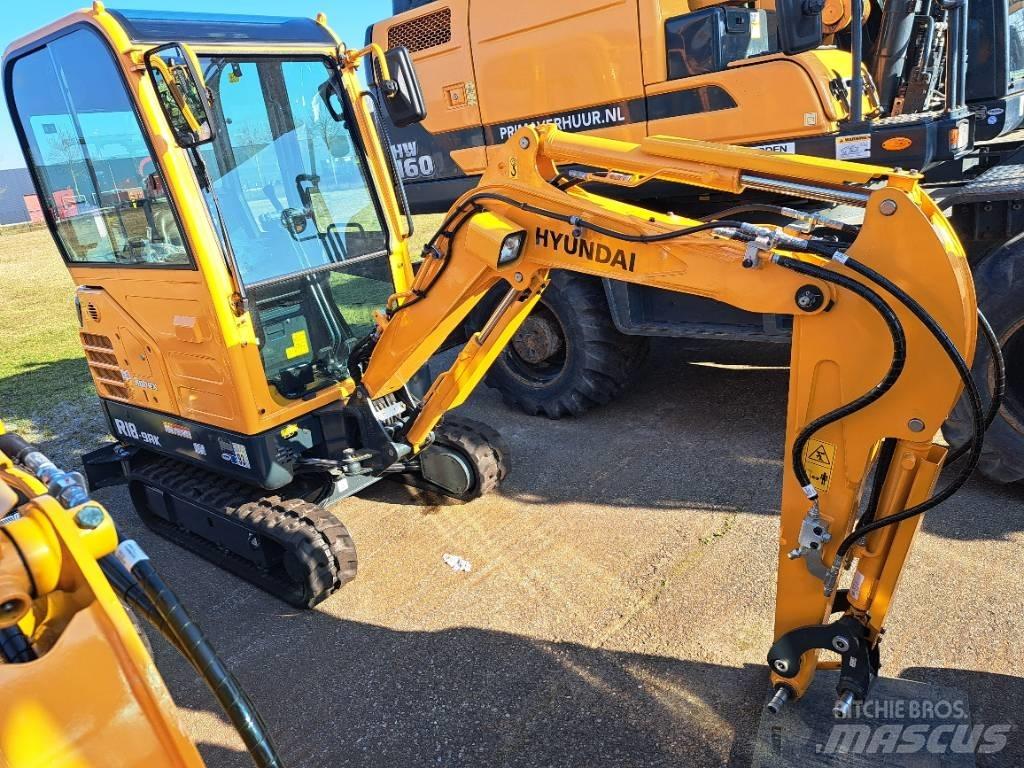 Hyundai R18-9AK حفارات صغيرة أقل من 7 طن (حفارات صغيرة)