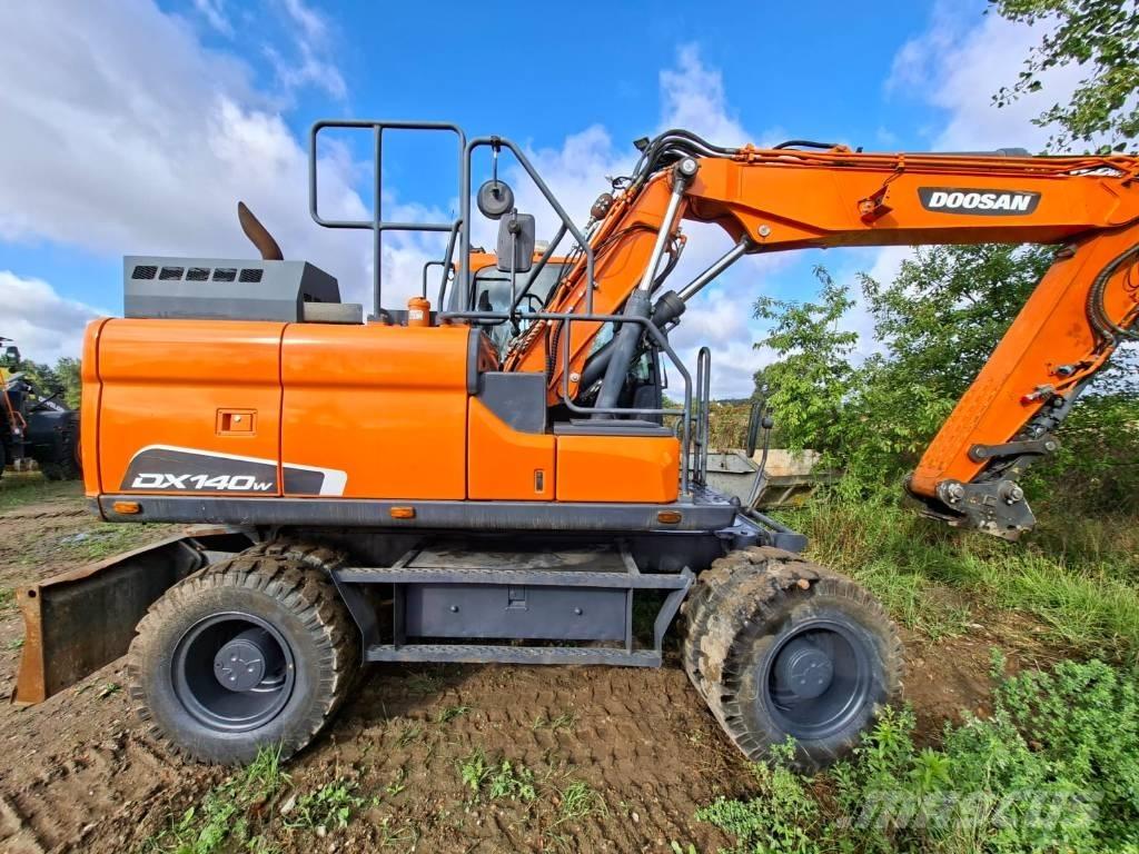 Doosan DX140W-5 حفارات بعجل