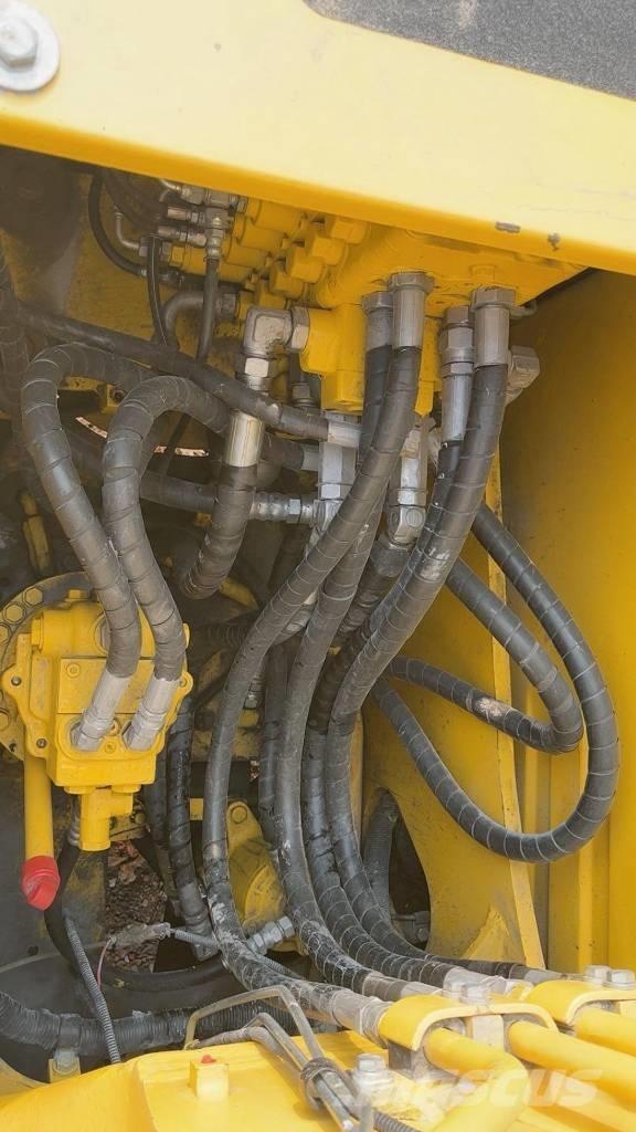 Komatsu PC 130 حفارات زحافة