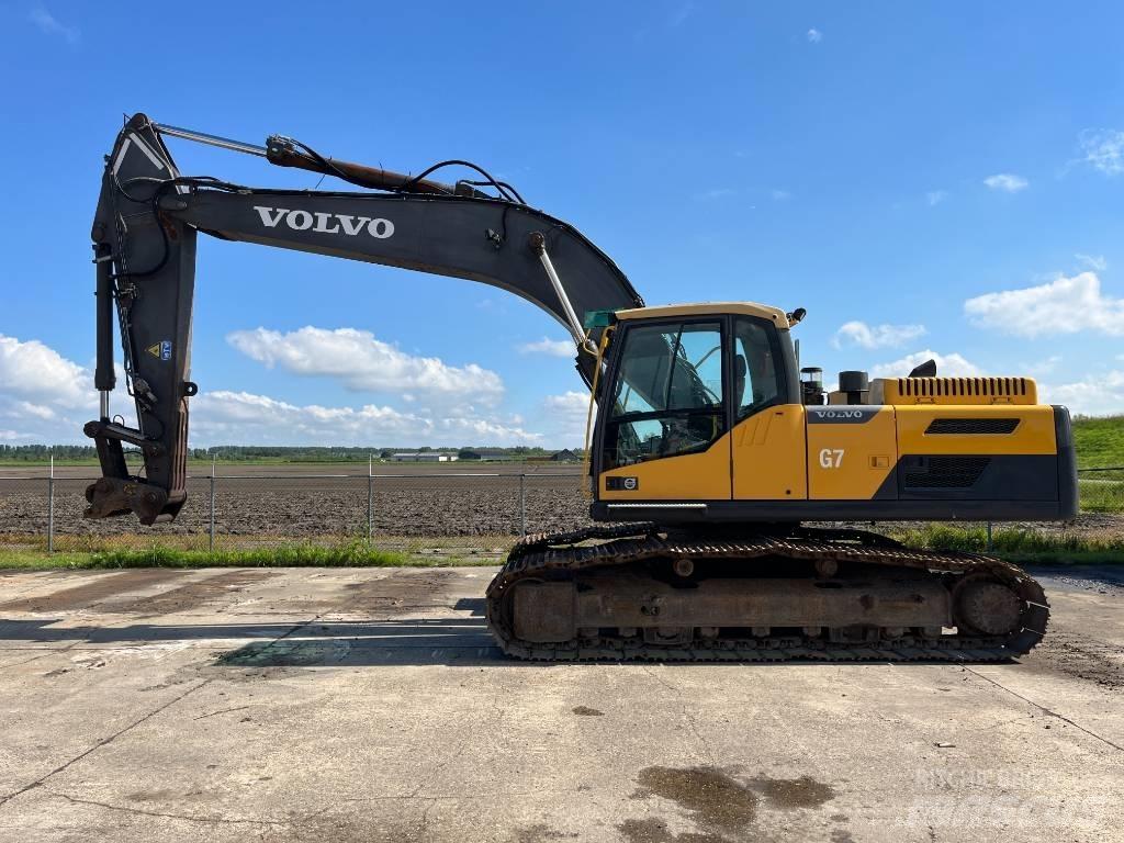 Volvo EC 250 D L حفارات زحافة
