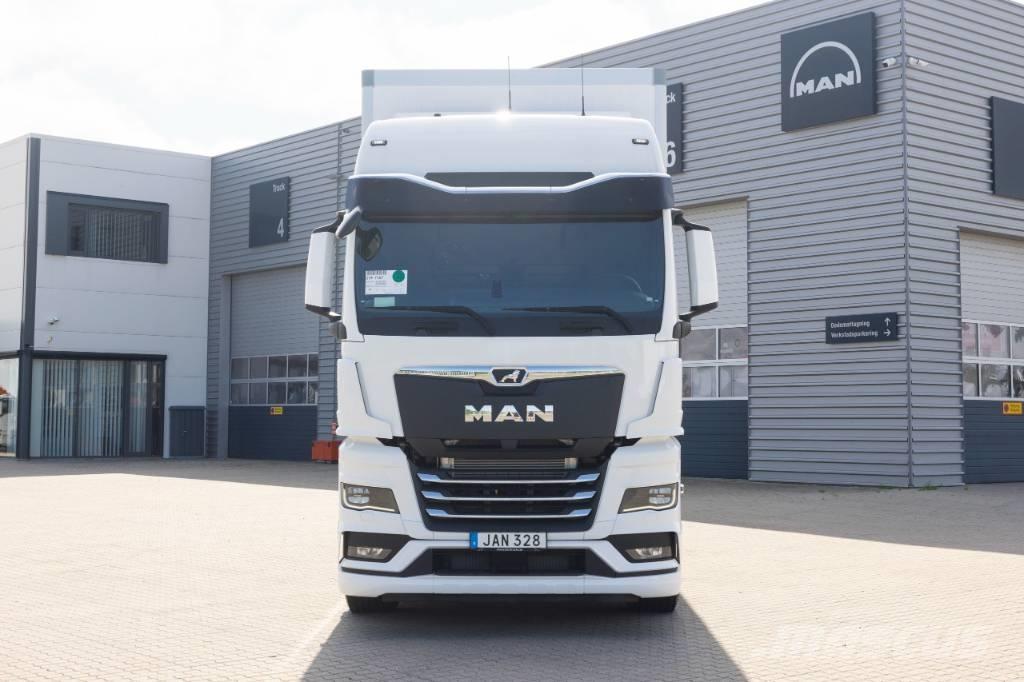 MAN TGX 26.520 6x2-4 شاحنات ذات هيكل صندوقي