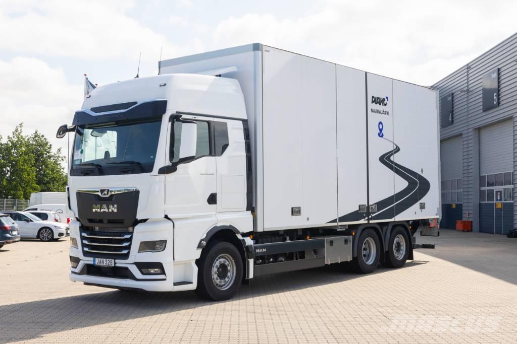 MAN TGX 26.520 6x2-4 شاحنات ذات هيكل صندوقي
