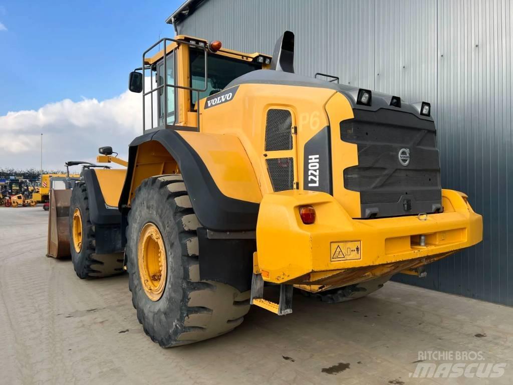 Volvo L220H لوادر بعجل