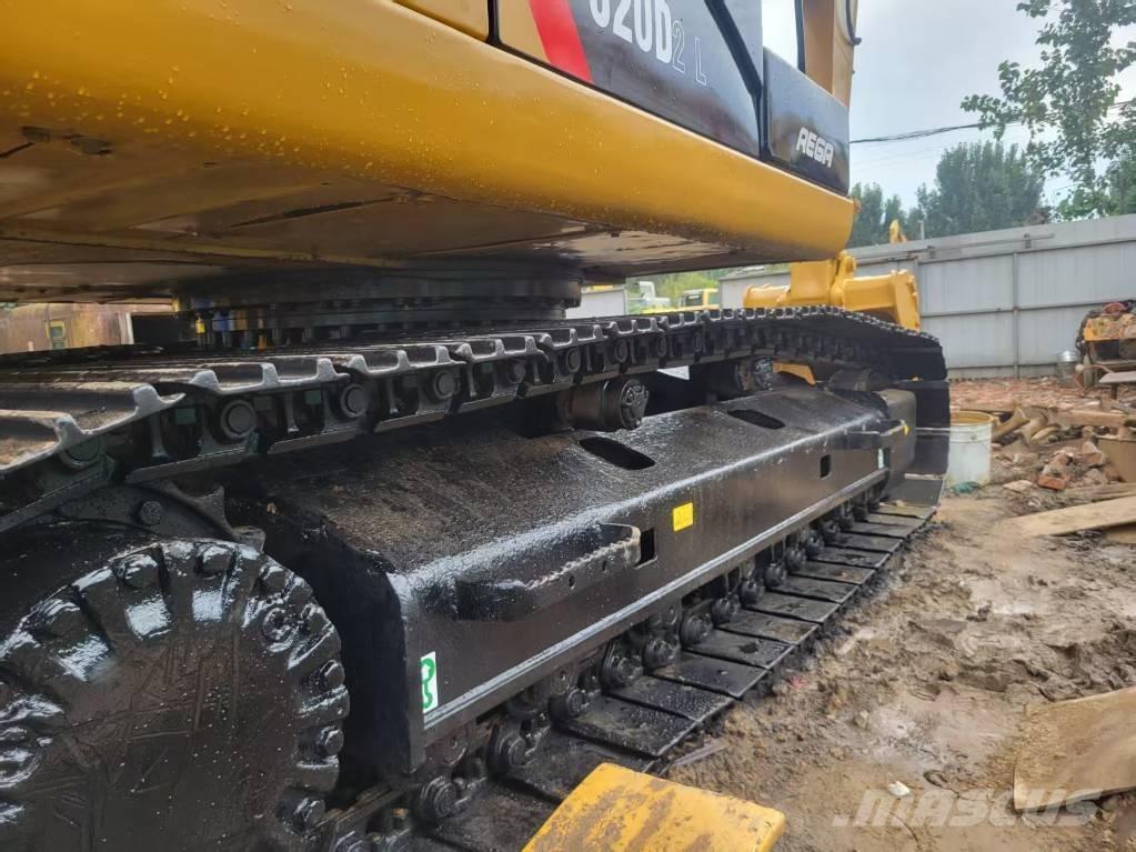 CAT 320 D L حفارات زحافة