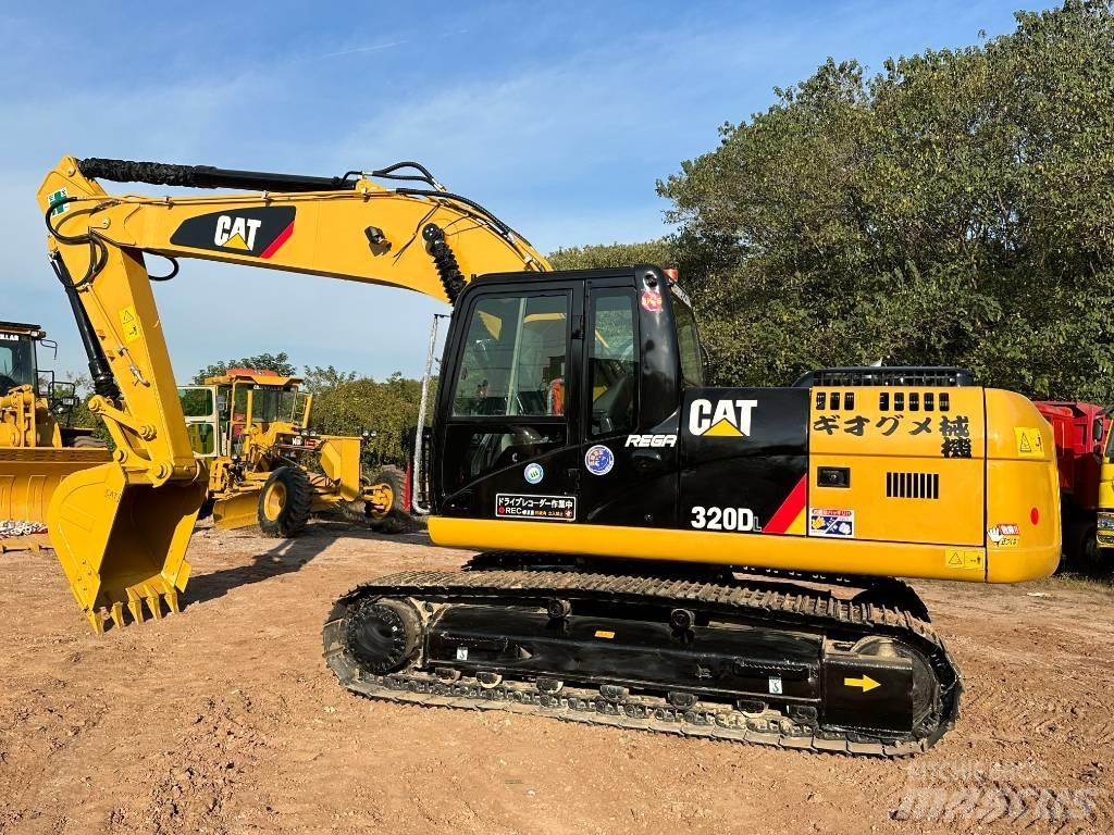 CAT 320 D L حفارات زحافة