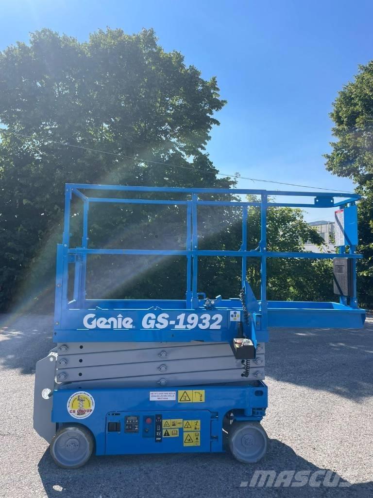 Genie GS 1932 رافعات مقصية الشكل