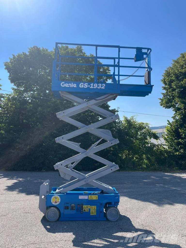 Genie GS 1932 رافعات مقصية الشكل