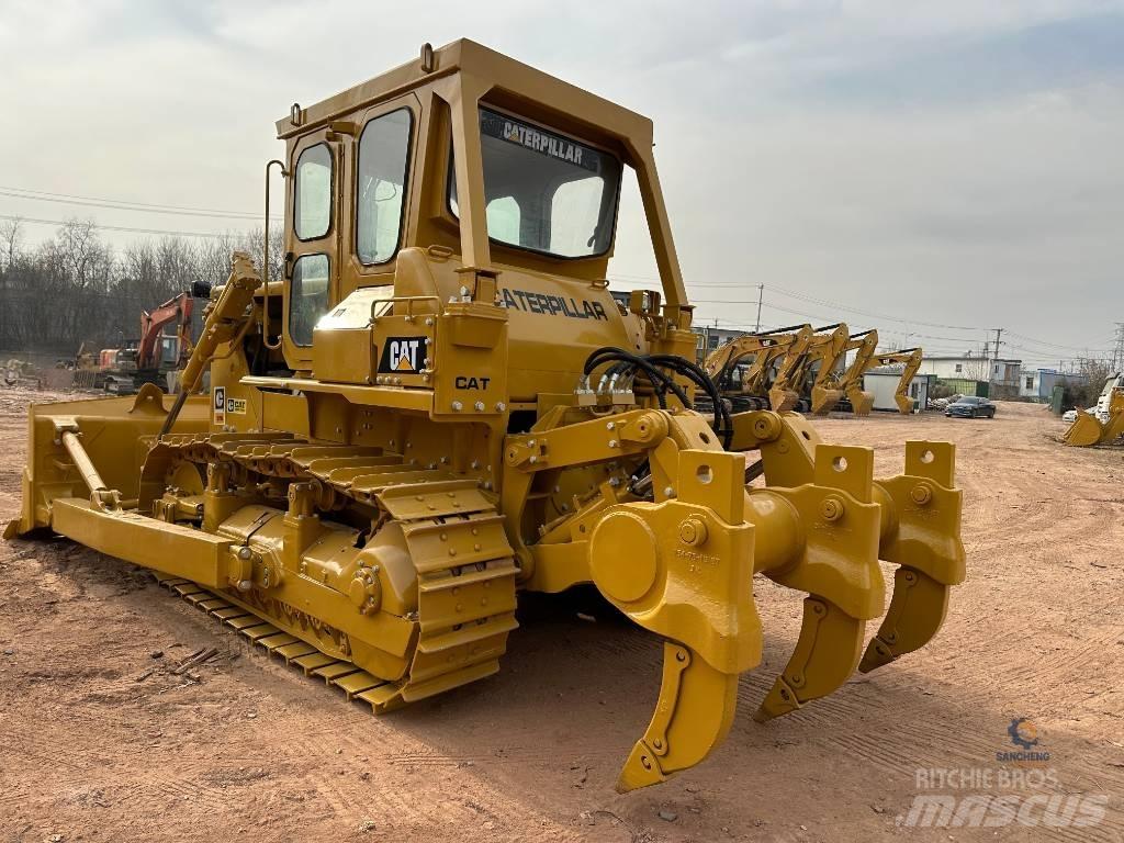 CAT D7G بلدوزرات مجنزرة