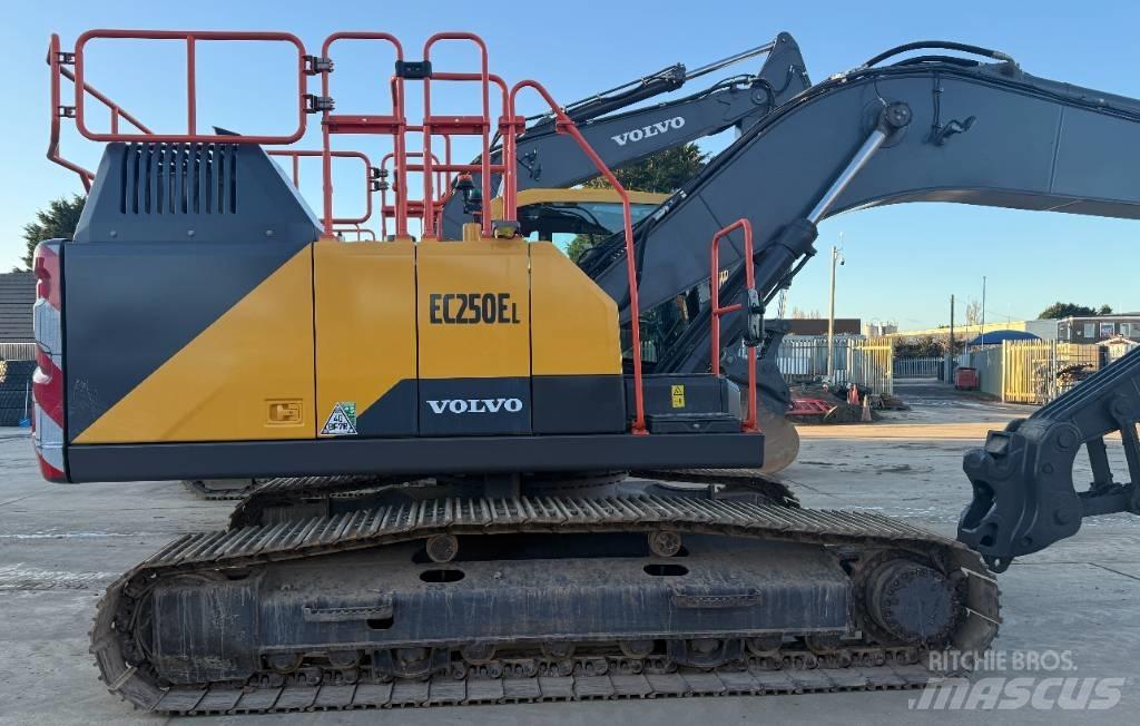 Volvo EC 250 EL حفارات زحافة