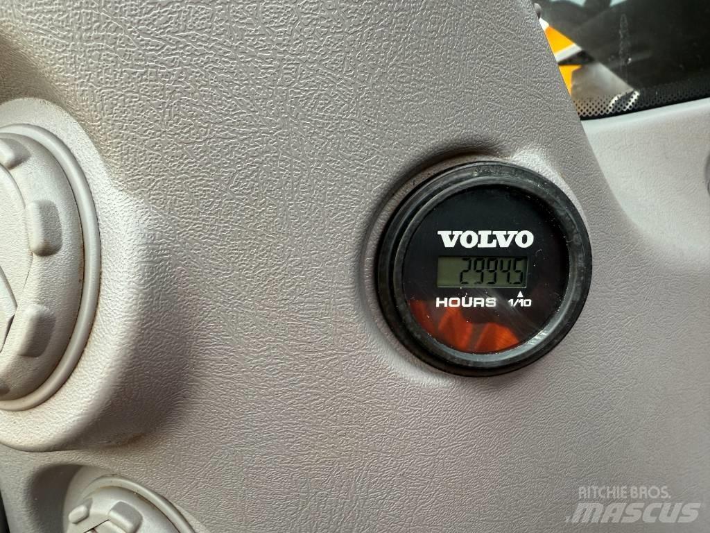 Volvo EC 250 EL حفارات زحافة