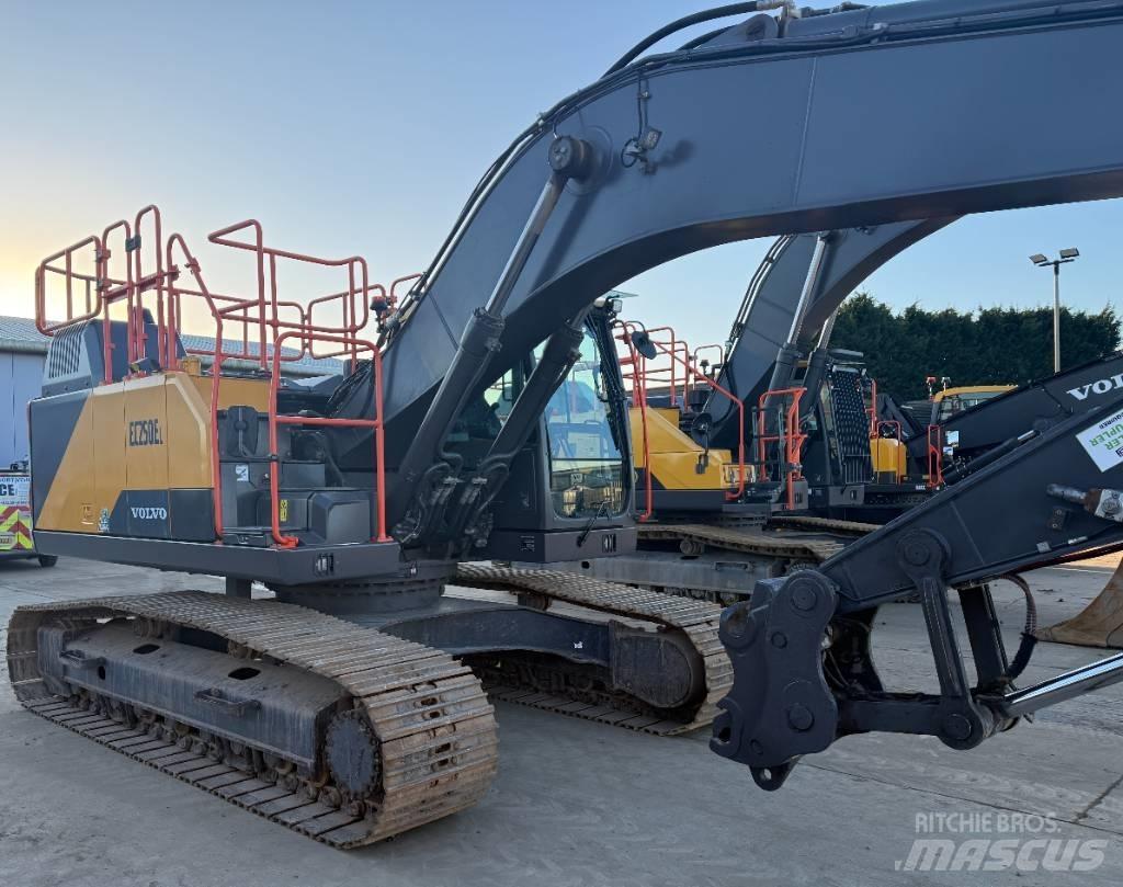 Volvo EC 250 EL حفارات زحافة