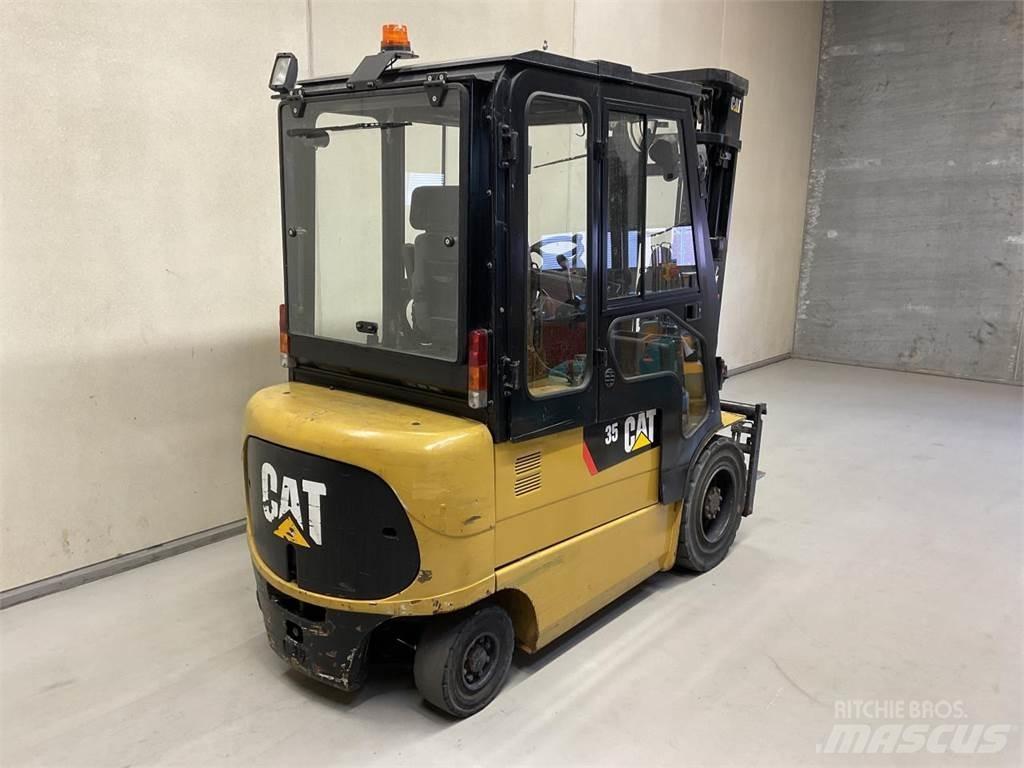 CAT EP15KRT شاحنات ذات رافعات شوكية تعمل بالكهرباء